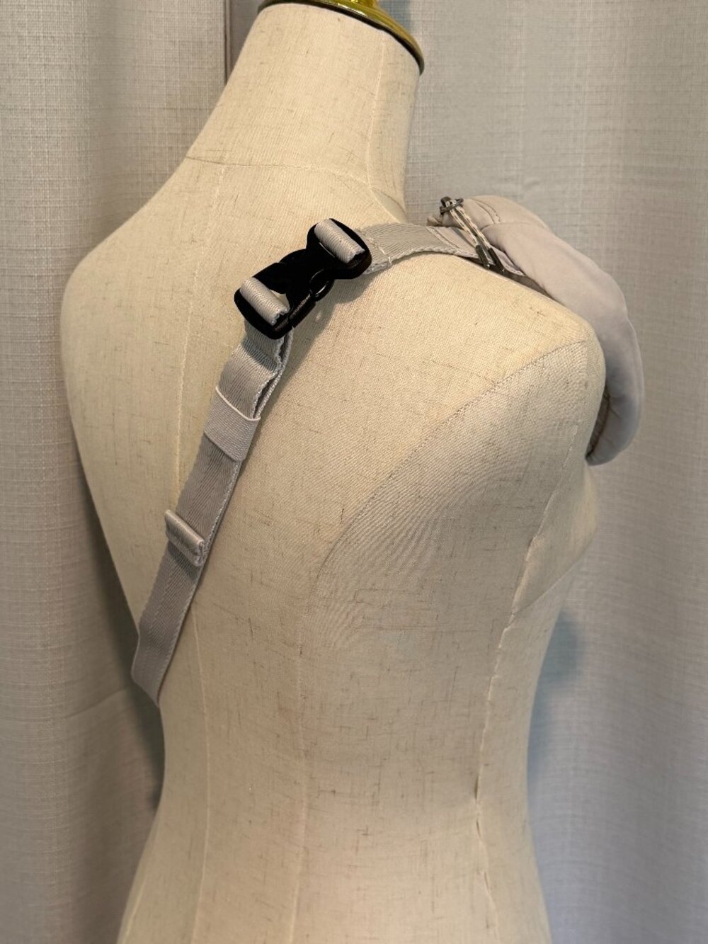 Vuori Hip Pack Belt Bag Fanny Pack - Salt White OS - Excellent Used Condition - Picture 3 of 9